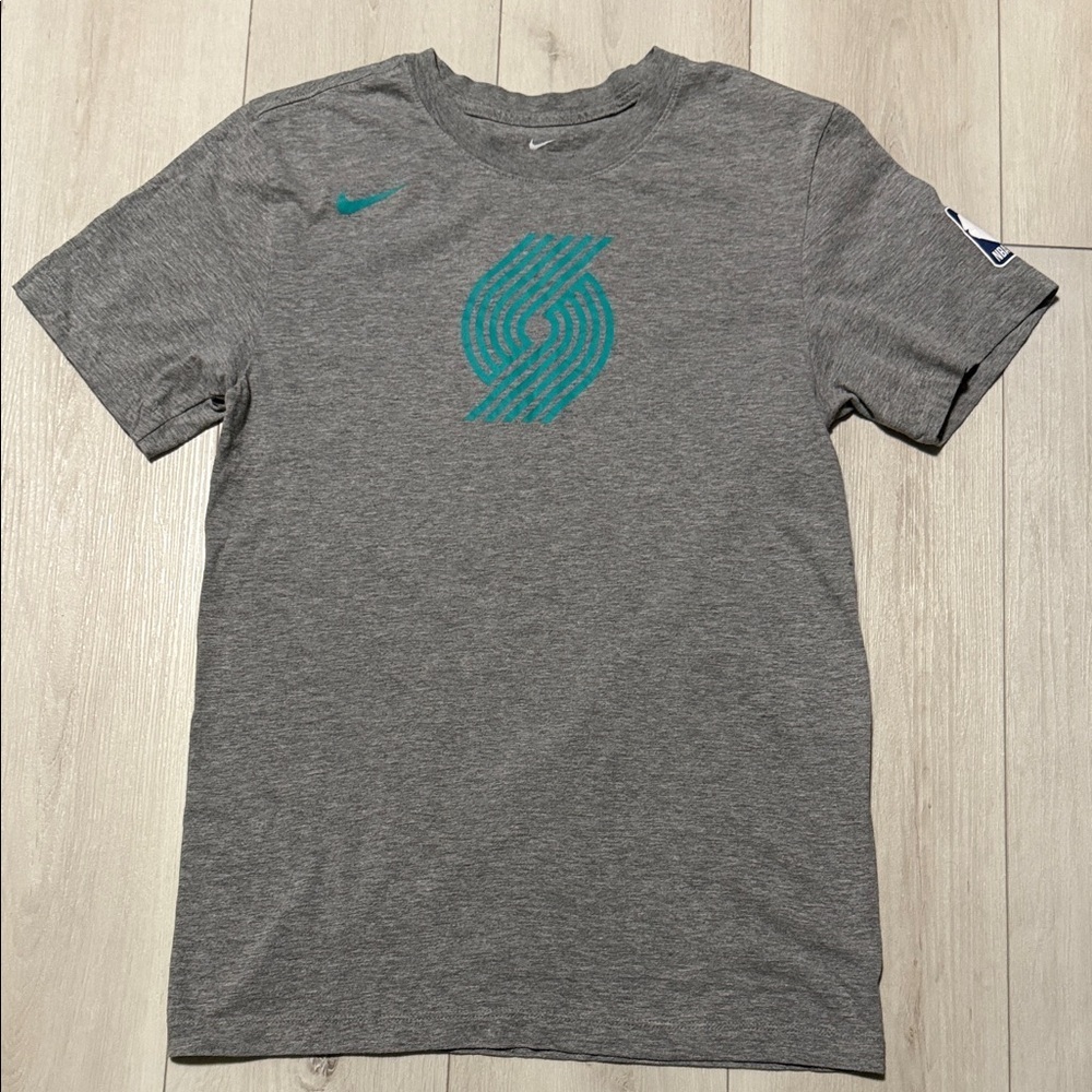 Men’s Nike Grey Heather T-Shirt with Portland TrailBlazers Logo NBA Size XS